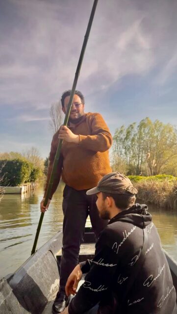 🌿 Avec nos maraîchers, dans nos magnifiques marais de Bourges
L’occasion d’échanger avec eux sur les problématiques qui les concernent : insécurité, incivilités dans les marais et curage des canaux.
Nous mettrons cet incroyable patrimoine naturel au cœur de notre projet municipal.