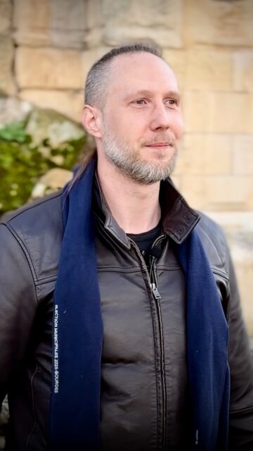 🔴 Clément Pizon, 39 ans, Berruyer depuis toujours et habitant du centre-ville, me fait l’honneur de figurer sur notre liste et de prendre toute sa part dans cette aventure.
Attaché à sa ville, il en connaît les forces, mais aussi les fragilités. Comme beaucoup, il refuse le déclin du centre-ville et souhaite lui redonner dynamisme et attractivité.
Pour lui, l’enjeu est clair : redonner de l’élan à Bourges passe par l’emploi, le développement économique et le soutien à celles et ceux qui font vivre notre cœur de ville au quotidien.
Son engagement à nos côtés traduit une volonté simple : agir concrètement pour l’avenir de Bourges. Je suis fier et heureux de l’avoir à mes côtés dans cette campagne.
#BougerBourges 🇫🇷